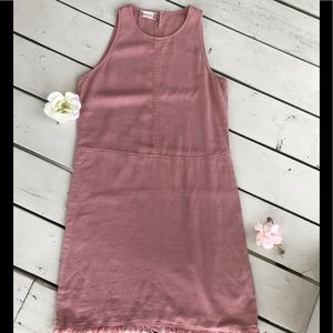 Dusty pink sleeveless dress w/ frayed hem 😍